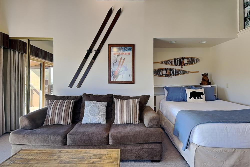 Timberline Condominiums Studio Deluxe Unit 318